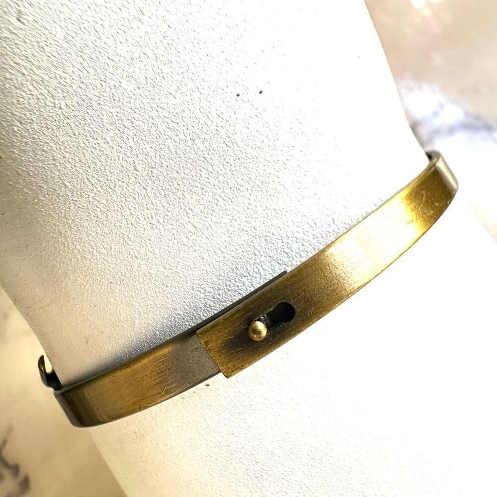 Gold tone feather bracelet - Picture 2 of 10